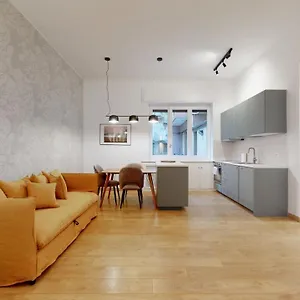 Apartment Sahi - Dei Dell'olimpo Porta Romana, Milan